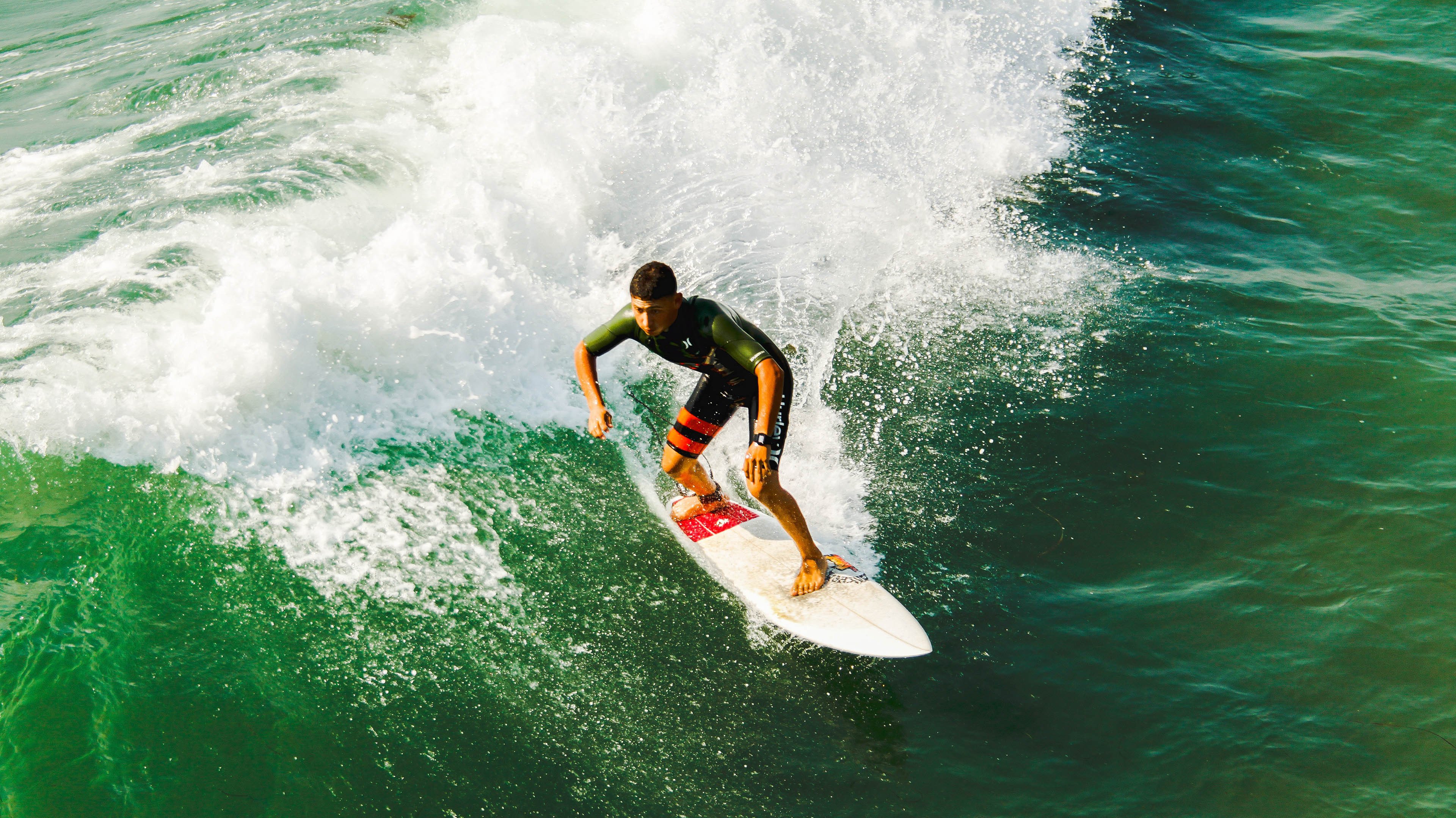 《直播热潮:百万观众在线观看电竞决赛》,电竞现场直播