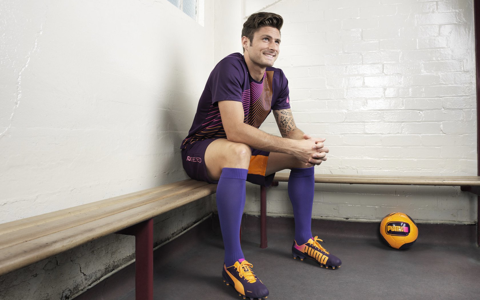 体育跨界合作：F1携手大型品牌联名，f1esports